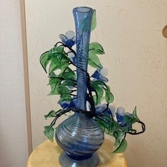 ガラス細工の花瓶の画像