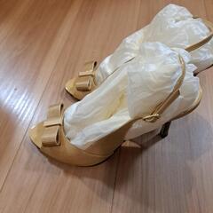 AkiraOsakiの靴　未使用品　ベージュの画像