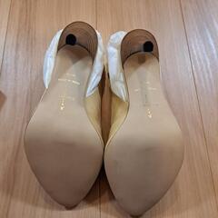 AkiraOsakiの靴　未使用品　ベージュの画像