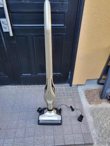 スティック型掃除機　Panasonic