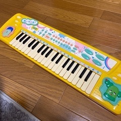 ピアノ　おもちゃ