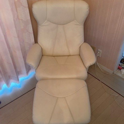 アームチェアーオットマン付き