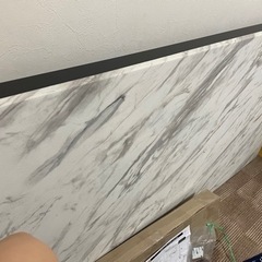 大理石ダイニングテーブルの画像