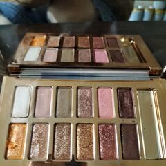 ＶＡＶＩ ＭEＬＬＯアイシャドウの画像