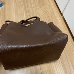 ブラウン　ハンドバッグの画像
