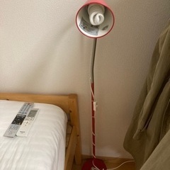 IKEAの照明　赤