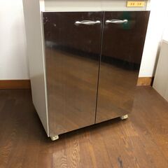 レンジ台！キャスター付きです。リサイクル品です。