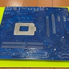 マザーボード　GA-H61M-USB3-B3 おまけ「Core i3 2100 3.1GHz」と冷却ファンの画像