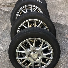 中古のアルミホイールとタイヤのセットです。