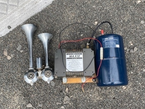 ニッケンのエアホーン、コンプレッサー、ホーンになります。