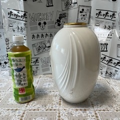 ニナリッチの花瓶