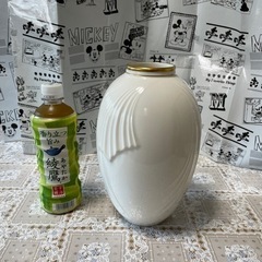 ニナリッチの花瓶の画像