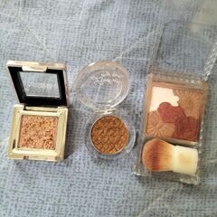 アイシャドウ　チーク