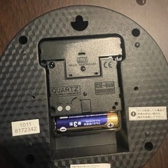 壁掛け 電波時計　取り付け部品付きの画像