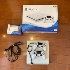 PS4（1TB）ソフト付き‼️コントローラー2台付 PS4 （1TB）コントローラー2個付き 箱あり