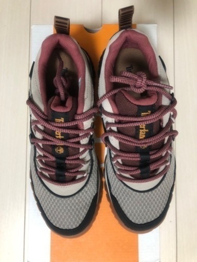 新品¥19,800のTimberland 防水スニーカー