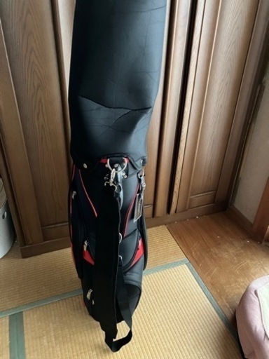 キャディーバックとクラブ
