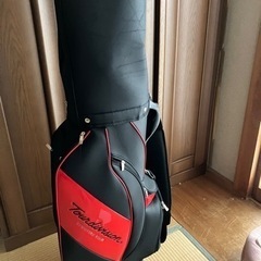 キャディーバックとクラブ