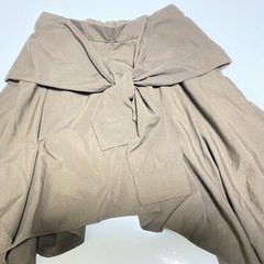 カーキ　スカートの画像