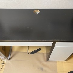 IKEA ワークデスク（横105×高さ75×奥行き50）※8/19までの画像
