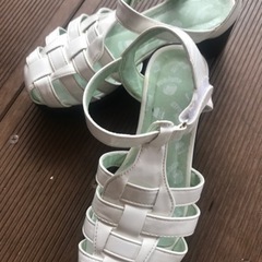 300円　21.5センチ　キッズサンダル