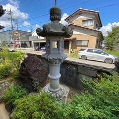 無料で差し上げます。灯篭、庭石