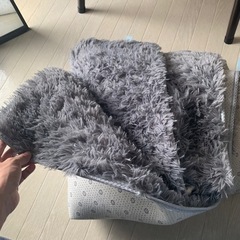 ラグカーペット　グレー