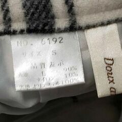 チェックスカートの画像