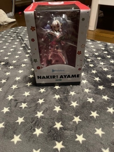 箱に少し傷がありますが未開封です