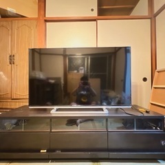 Toshiba 50インチ液晶テレビ、棚を一緒に引き取ってください。値段交渉可能