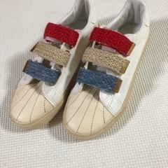 ［無料にしました】レディーススニーカー