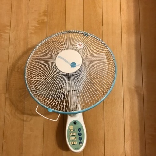 壁掛け扇風機　カバー付き