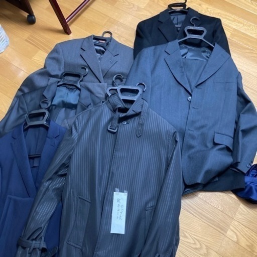 男用　痩せ型，１７０の身長くらい　コートあり