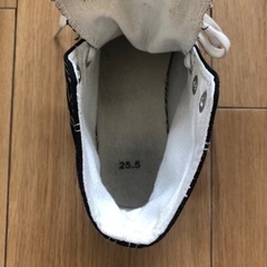 ハイカットスニーカー　25.5cmの画像
