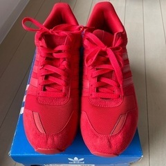 adidas  adidas Originals ZX 700 Triple Redの画像