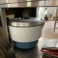 電気ジャーとガス釜の画像