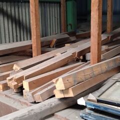 【無料】キャンプ・焚き火の「焚き付け」に！ よく燃える乾燥木材（釘あり含む）の画像