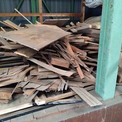 【無料】キャンプ・焚き火の「焚き付け」に！ よく燃える乾燥木材（釘あり含む）の画像