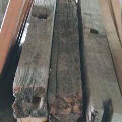 【無料】キャンプ・焚き火の「焚き付け」に！ よく燃える乾燥木材（釘あり含む）の画像