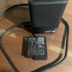 GoPro hero 7純正バッテリーと充電器の画像