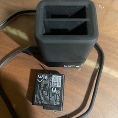 GoPro hero 7純正バッテリーと充電器の画像