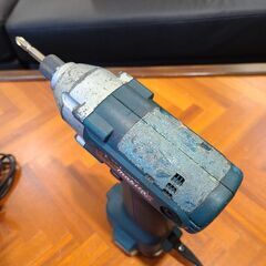 makita マキタ 充電式インパクトドライバー バッテリー2コ付き モデル6990Dの画像