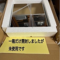 お値引き中【新品未使用品】貼る鏡　ウォールミラー2箱8枚入り　一箱売り可の画像