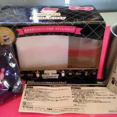 サンリオ  レアもの4点【未使用品】箱付き  陶器製 ウサハナふた付きどんぶり　ハローキティまきまきリストバンド付きステンレスカップ（ ROUND1 非売品）　ハローキティおにぎりケースの画像