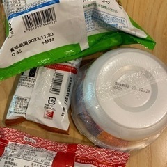 インスタントラーメン、ワンタンスープなど6品の画像