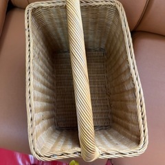 籐のマガジンラックの画像