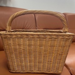 籐のマガジンラックの画像