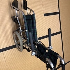 介護用　折り畳み車椅子の画像
