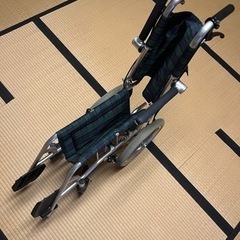 介護用　折り畳み車椅子の画像