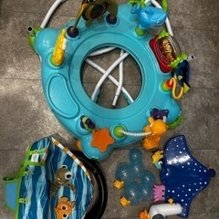 ベビーザらス限定　ディズニーベビー ファインディング・ニモ ジャンパー ブライトスターツ(説明書有)の画像